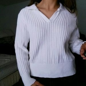 Ribbed v neck sweater slightly cropped